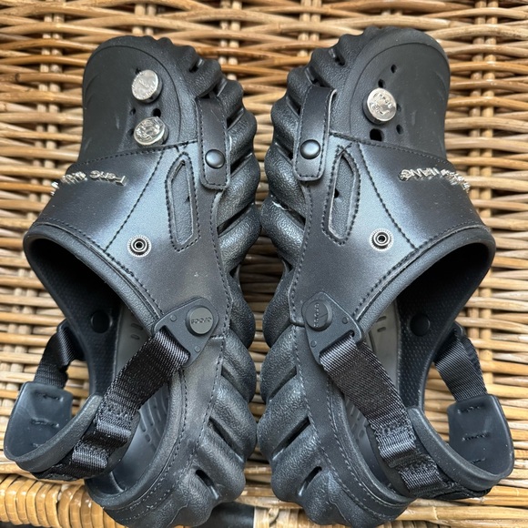 Crocs Feng Chen Wang Black Clogs Size Women’s 8 Men’s 6 - Picture 8 of 9